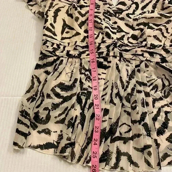Banana Republic Women’s Short Sleeve Blouse Zebra black ruffles high waist NEW 4 - Picture 10 of 10